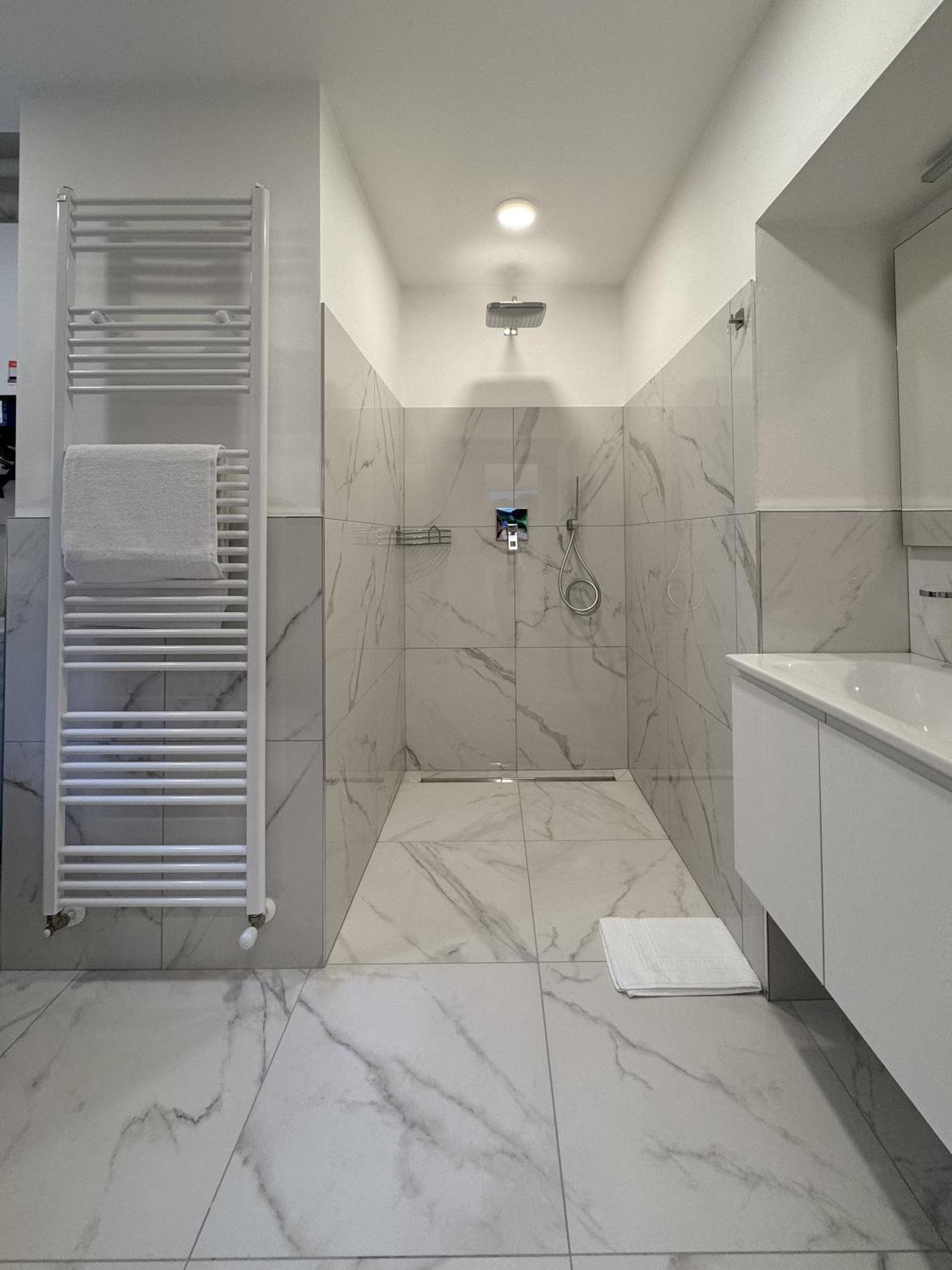 Belvedere 237B Lakeview Luxury Apartment Ghiffa Εξωτερικό φωτογραφία